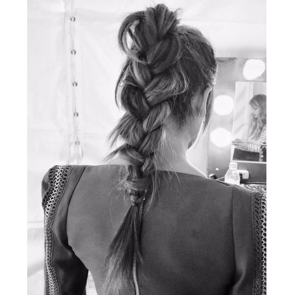 sarahpotempa's tweet image. Follow my #365daysofbraids on Instagram @sarahpotempa! Today's look: @msleamichele #braidedponytail #leamichele ❤️