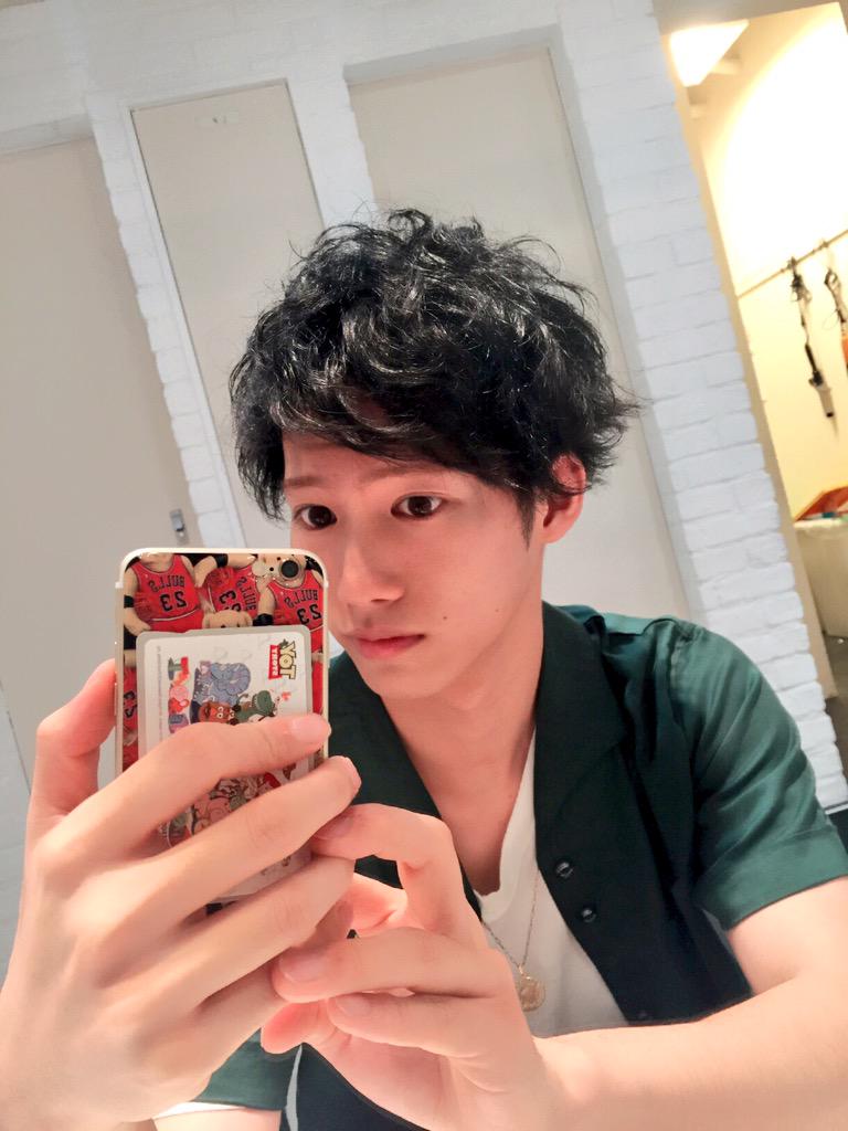 Shimura_Sadao's tweet photo. ROVER でファインボーイズ撮影してきました☺︎
な、、、、なん、、と！笑笑 まさかの黒髪？！
での撮影😳。。スプレーなんだけどね！笑

明るいのと暗いのどっちがみんなすき(?)

#暗いのが好きな子RT
#明るいのが好きな子ファボ http://t.co/tmrhoREIlx