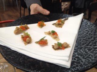 00beggar0x's tweet photo. @Heart_SolePopUp crispy haddock skin, shallot puree @goatsbridge trout caviar http://t.co/LTKGik0Pdh