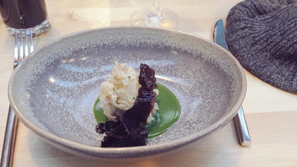 00beggar0x's tweet photo. @Heart_SolePopUp @LoughNeaghEels @AbernethyButter with Mark's @irishshiitake nettles and @BeshoffsofHowth oysters http://t.co/taIoNopqNV