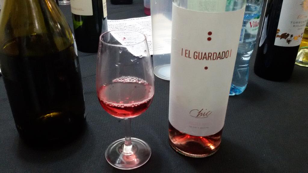 holafedebenitez's tweet photo. #WAHack un gran rosado de malbec c @danroc @laguardawines http://t.co/btscr3NqEU