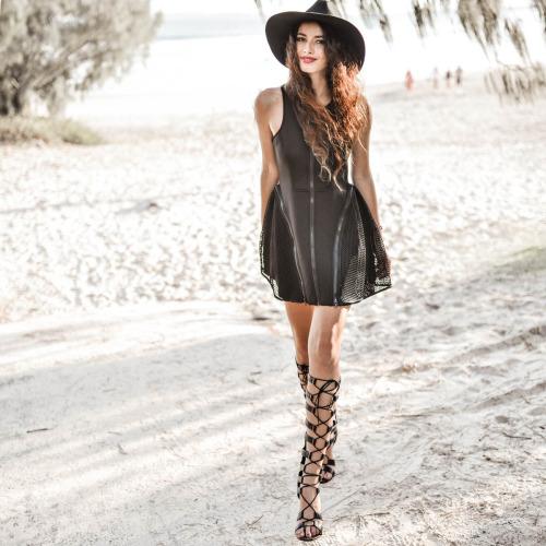 Aussie doll <a href="/ellemayleckenby/">elle-may leckenby</a> is reppin' the Sunshine State in the #NastyGal L.A Woman Dress 🙏 ow.ly/MSsd0