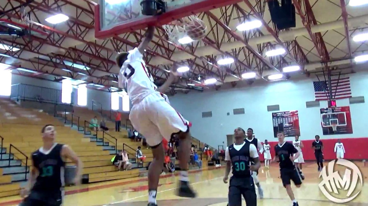 BleacherReport's tweet photo. VIDEO: @SHAQ’s son Shareef is a 6’8” HS freshman with insane handles and bounce http://t.co/hat45JTaEj http://t.co/1G8shNzGJI