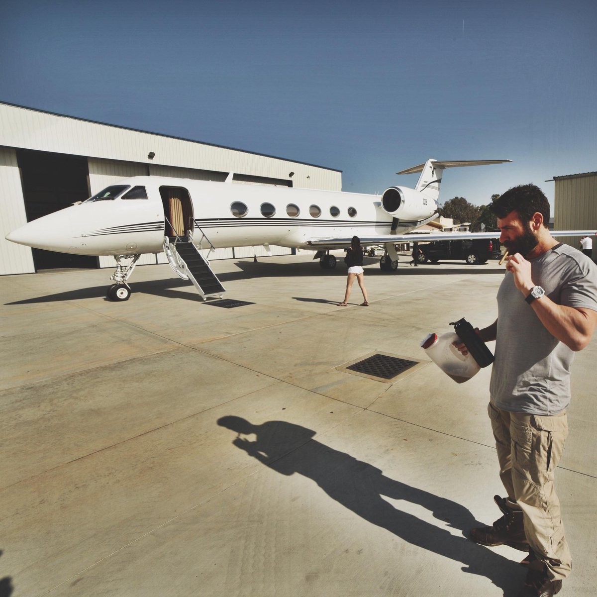 DanBilzerian's tweet photo. Headed to Miami on my big ass jet, I'm glad I'm rich #HumbleBrag http://t.co/FjoR292hVX