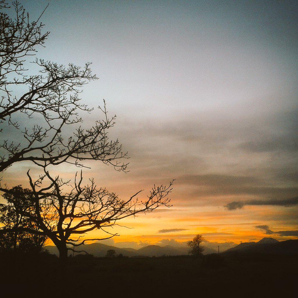@scotlandscenes  @LochLomondLover @lomondtrossachs  @lovelochlomond @Tree_Zone
Sunset over Ben Lomond and Luss hills.