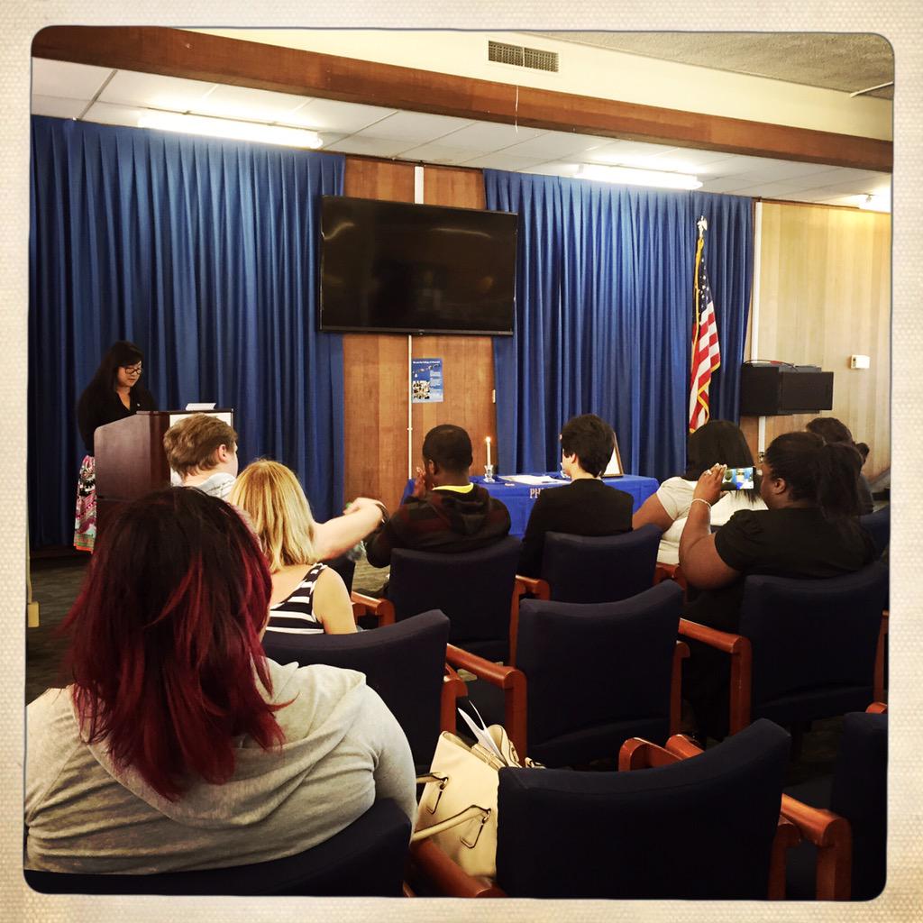 PerlasChar's tweet photo. Honored to have been the Phi Theta Kappa guest speaker today @CollegeAlameda! #AlphaChiAlpha #superstars #ptk http://t.co/rxaf2nvwOZ