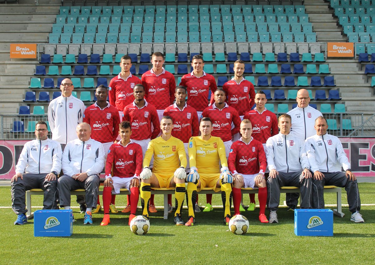 voetbalmc's tweet photo. @BrabantUnited Beloften 2014-2015 TeamFoto met Erwin van Breugel, Eric Dankers and many more #rkc #FCDenBosch http://t.co/4La0y5KOsA
