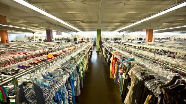 Want to know a secret? <a href="/blairstocker/">Blair Stocker</a> shares 6 rules of thrift store shopping right here 🎉 cr8.lv/1RAmOkP