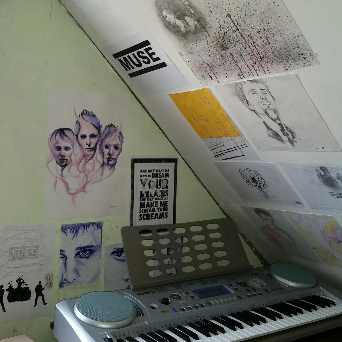 FuryMuser's tweet photo. My room wall 😀😀😀 #muse #mattbellamy #domhoward #chriswolstenholme #pwoper #muser http://t.co/EuEAjtdlQu