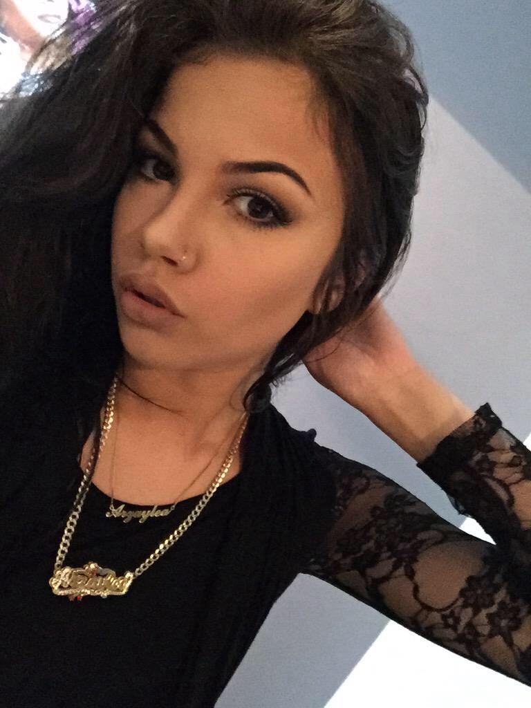 Rt for <a href="/ArianaaOk/">ariana🔫</a> 
Fav for <a href="/onlincBambi/">Bambi♕</a>