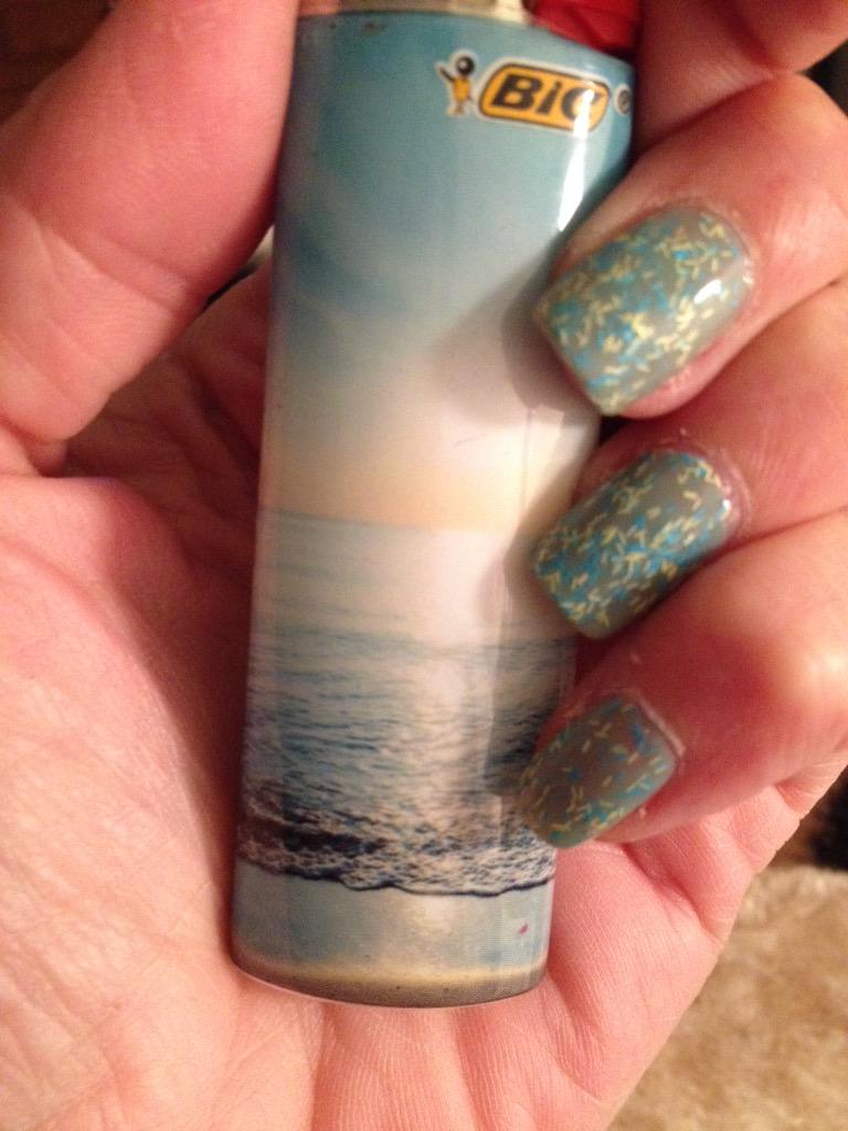 catcrazychic's tweet image. #WhenYourNailsMatch #FlickMyBic #SameColors 💋