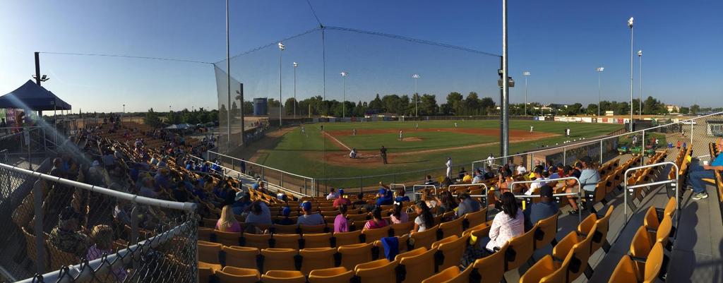 CSUB_MBB's tweet photo. It's a great night for some baseball. #CSUB #CSUBbaseball #midweek #AllRunners @jeffconarroe http://t.co/eeCSrdv1yM