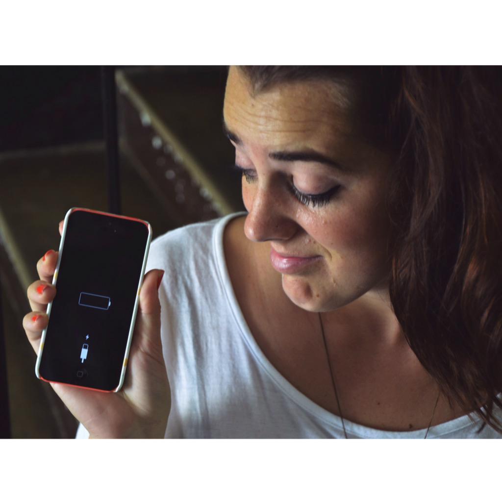 jessirue's tweet photo. Anyone who knows me knows my phone is always dead. Or dying. @hemeraproject has a wearable charger. Genius. #behemera http://t.co/JaBONxISGF