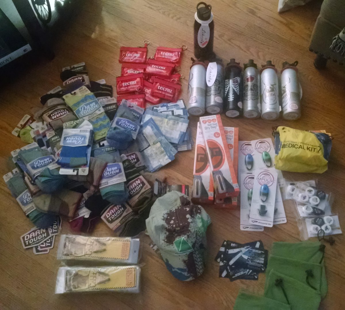 ENDracing's tweet photo. Great #ENDSPAR @northamericanar sponsors! @pteclights @kigofootwear, @eleteaddin Tec Labs, Adventure Medical Kits! http://t.co/XLuopdiajA
