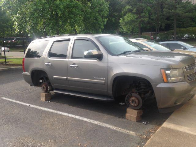 FOX13Memphis's tweet photo. In town for a Grizzlies game, one man returns to find his car on blocks: http://t.co/SoDMhWbVji http://t.co/1KxFFZCIyS