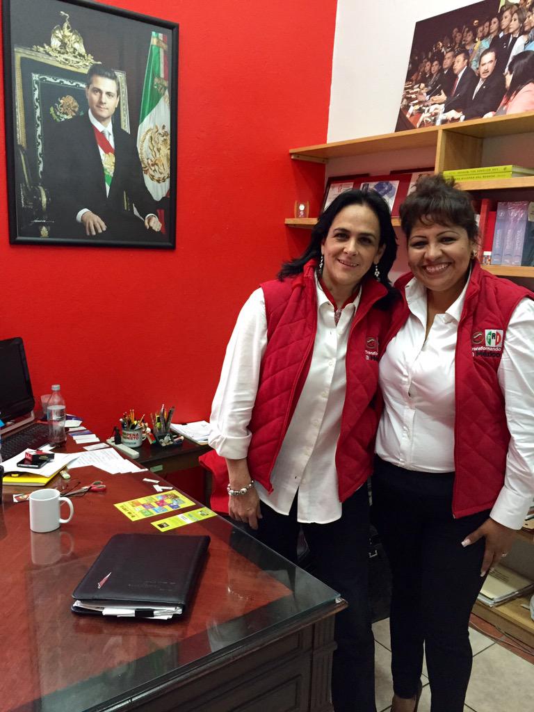 AdriSSSandoval's tweet photo. @lalarellano Feliz cumple !🌺 presidenta #MujeresDelDF @ONMPRICDMX http://t.co/nWPdIukl0q