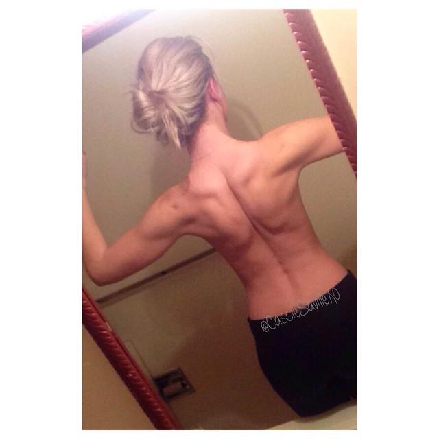 SocmedBeauty's tweet photo. @cassiesavillexo - #flexfriday with the baby back muscles! ๐ช #flex #Friday #domin8 #girlswholift #lift #yyc #backdaโฆ http://t.co/tCKpOFBvAQ