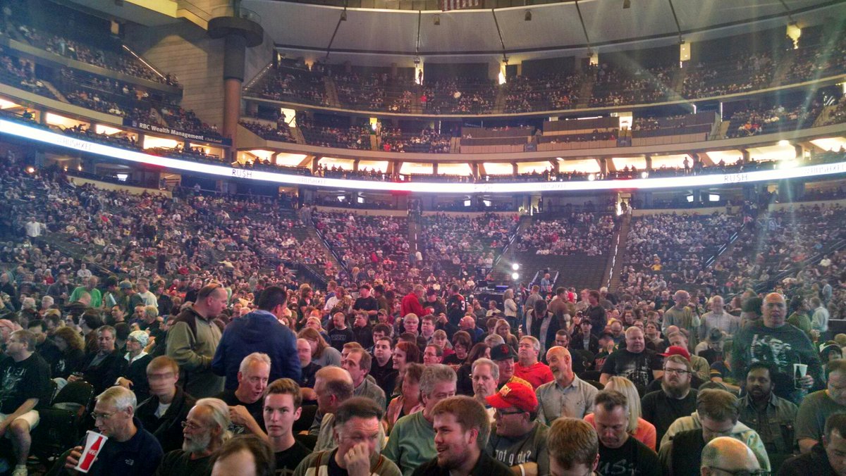 WxPaparazzi's tweet photo. Packed house at the X #r40vip #rushxec http://t.co/OfuH8rm9Ja