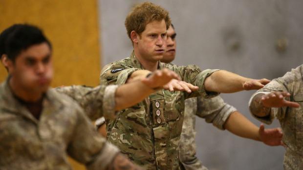 britishroyals's tweet photo. #PrinceHarry does the Haka with New Zealand army (via @brisbanejournal @emynash) #RoyalVisitNZ http://t.co/w4D68E2CXN http://t.co/vHiPkieXQx