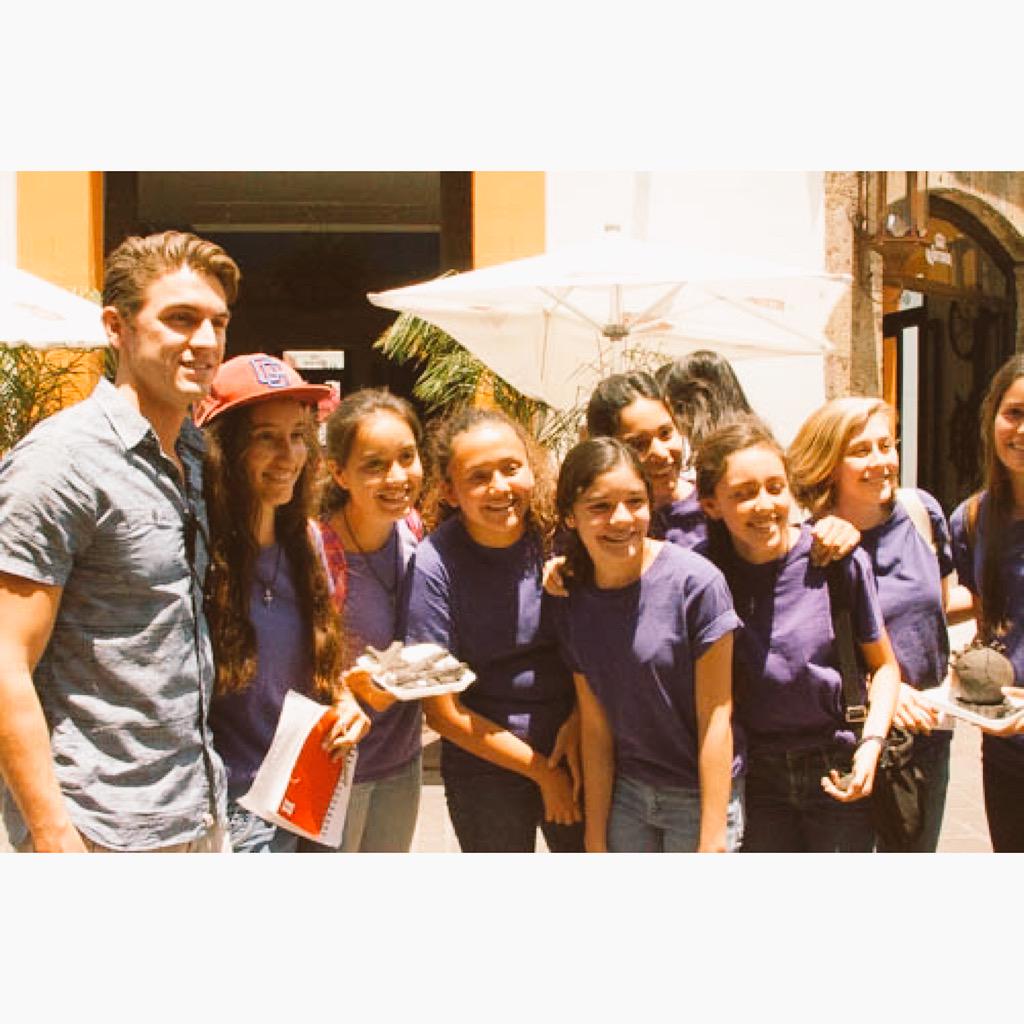 Roomatez's tweet photo. Much love to these #Roomatez fans in Mexico! โค๏ธโค๏ธโค๏ธ๐ฒ๐ฝ @Seandaniels89 http://t.co/y5UzsoqDXw