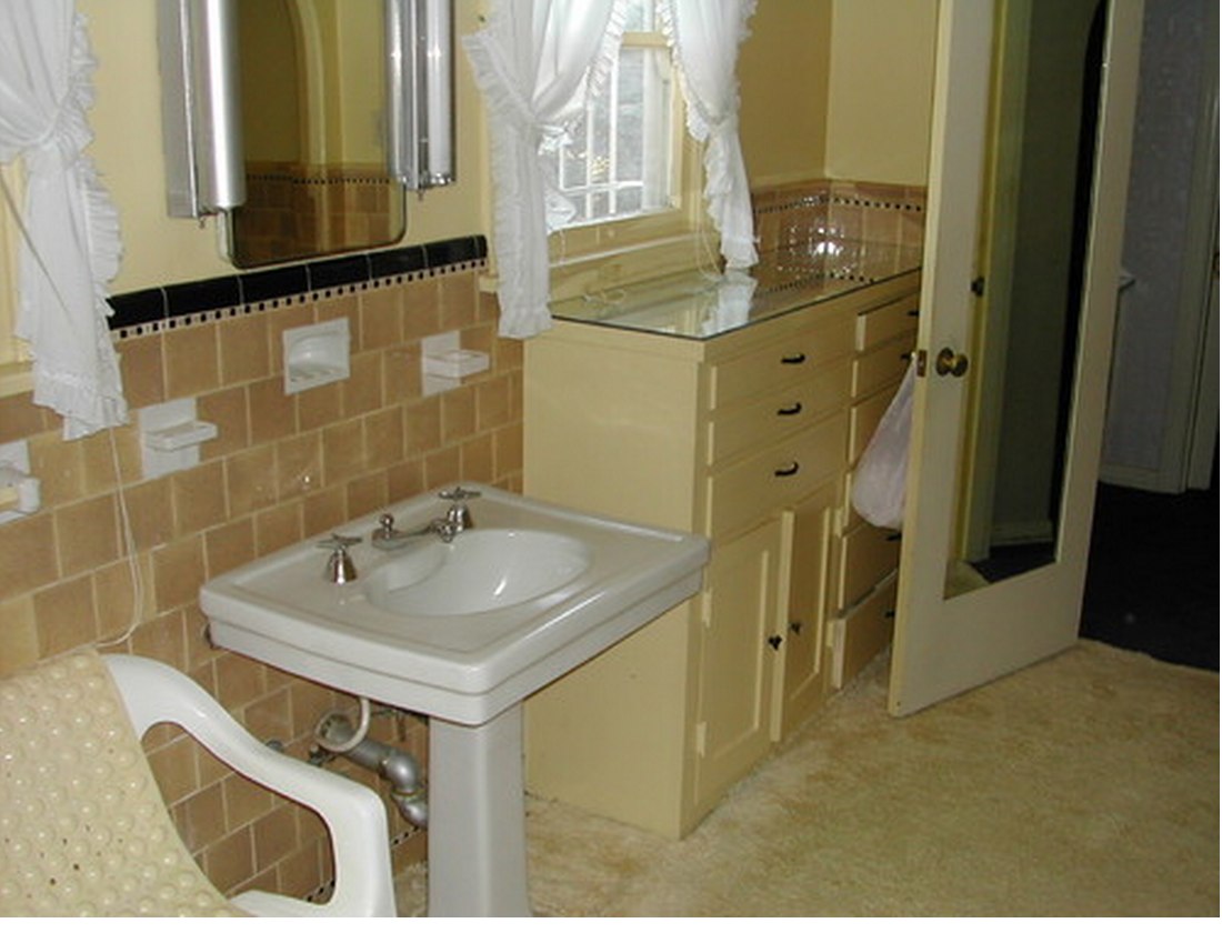 houzz's tweet photo. Carpeted and cream bathroom gets a new look in keeping with its original character #beforea... http://t.co/LEoE5CJgEF http://t.co/fhHNAZybKZ