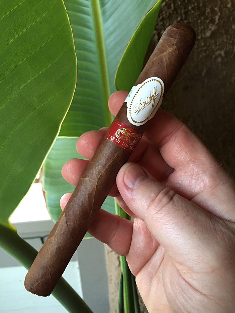cigarsmoke's tweet photo. #nowsmoking @DavidoffNYC @Davidoff_Cigars A beautiful and elegant Davidoff year of the snake! #cigarsmoke #HERFECTION http://t.co/8IK4LSRyRj
