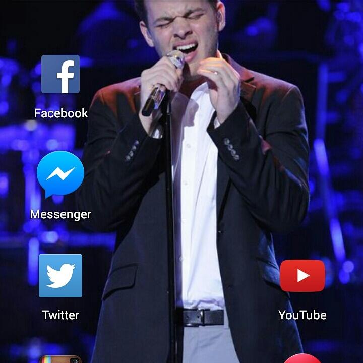 KrissyBowers's tweet photo. My lock screen though👌💕💕💕💕 @ClarkBeckham COME ON LOVES LETS SPREAD THE WORD AND VOTE FOR CLARK #VoteForCLARK RT http://t.co/iSFIP1sBAT