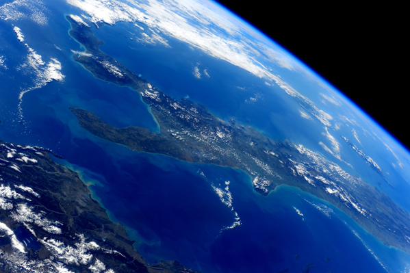 Learned today that <a href="/AstroSamantha/">Samantha Cristoforetti</a> will stay in space a bit longer. More beautiful 'good night from #space' pics! :)