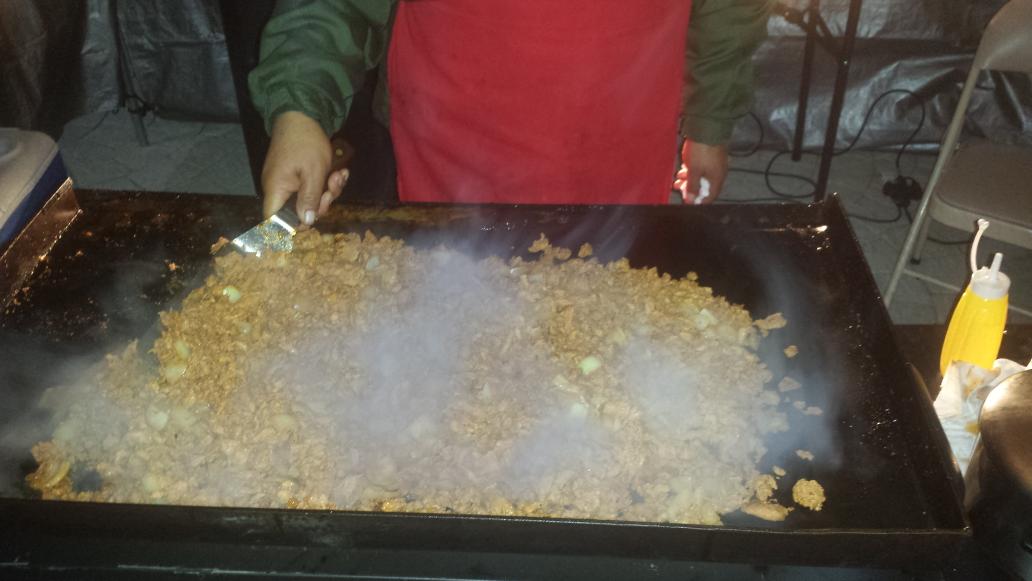 EliteSOSA_35's tweet photo. My dad throwing it down in the plancha at a taquiza last week!!!! 
#Taquiza #Gottalovethemtacos http://t.co/PJEhmRI0P6
