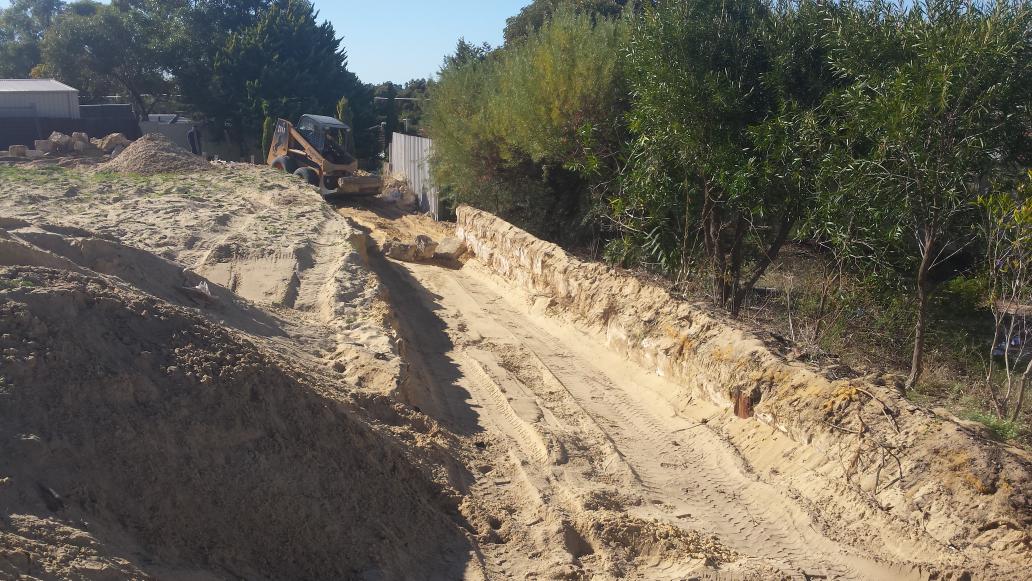 fostersfencing's tweet photo. 1 limestone wall gone http://t.co/kW7aa52Fg7