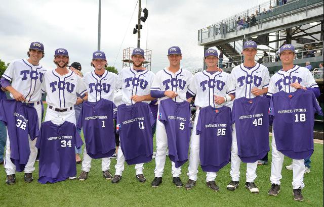 CoachSchloss's tweet photo. I wish y'all could be as lucky as I am..around these special young men every day. Thank U to an amazing senior class. http://t.co/HMAa8xHBhK