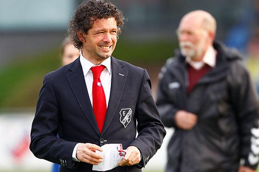 voetbalzonenl's tweet photo. OFFICIEEL: Jean-Paul de Jong wordt definitief assistent van Erik ten Hag bij FC Utrecht. http://t.co/j0sylzvf99