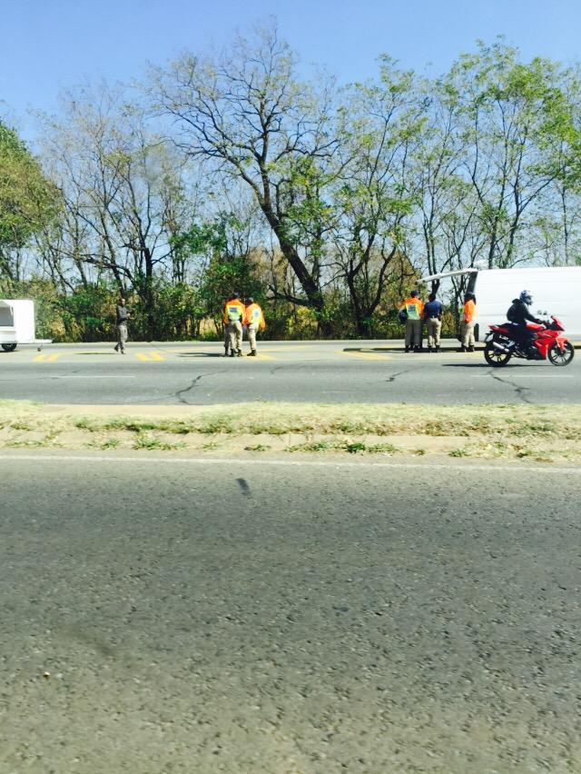 NameNShameSA's tweet photo. #roadblock on Rondebult road going towards eastrand mall. @FatalMoves @PigSpotter @OF_THE_SOUTH http://t.co/eQg1XoIxmg