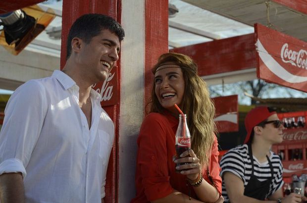 Medya_Sondakika's tweet photo. CoCa Cola reklamı sorulunca ”Sıla” bakın nasıl cevap verdi
http://t.co/rUguelcDXK http://t.co/SjXlwc0U37