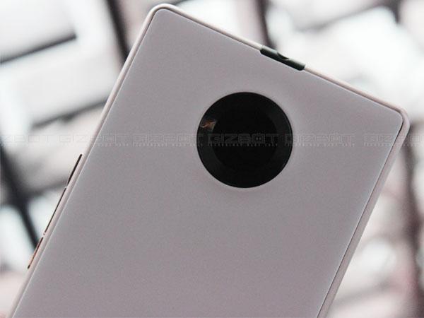 gizbot's tweet photo. FIRST LOOK
Yu Yuphoria: An arch rival to Xiaomi Redmi 2 
http://t.co/pkJyjK9c38
 #Yuphoria  #Yu  @YUplaygod http://t.co/qRGQQCzNXg