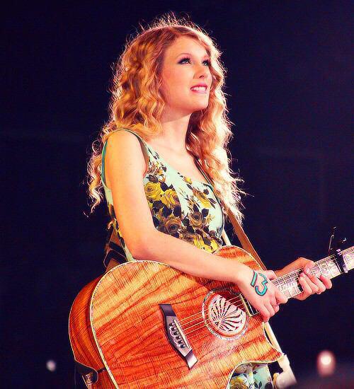 taylor5_5's tweet photo. 今日誕生日だ〜💕💖
昔は、13って縁起悪いから
好きじゃなかったけど
今ではテイラーと同じ誕生日の日
だから大好き😳💋💗
#TaylorSwift好きな人ＲＴ 
#13で反応した人RT 
#RTしたswiftlyさん全員フォロー http://t.co/Oh0Ybm8qT9