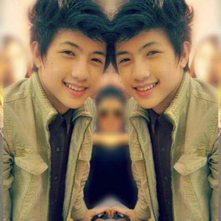 MrMaxinne's tweet photo. @ranzkyle we will finish this pizza with lily collins
#welovepizza
#ilovepizza
#iloveranzkyle http://t.co/SopAZuTovY