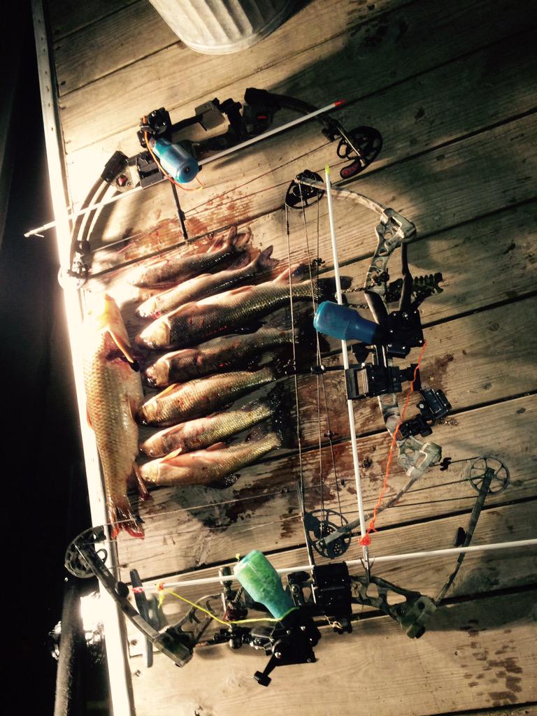 3conkle's tweet photo. Great night out on the lake! With @turn_6 @EckmanBrady #bowfishing #redhorses #suckers http://t.co/EcZKZWo1Ce