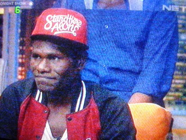 Miris liat merchadise snapback kita dipakai salah bintang tamu di tonight show net tv tapi yang bajakannya