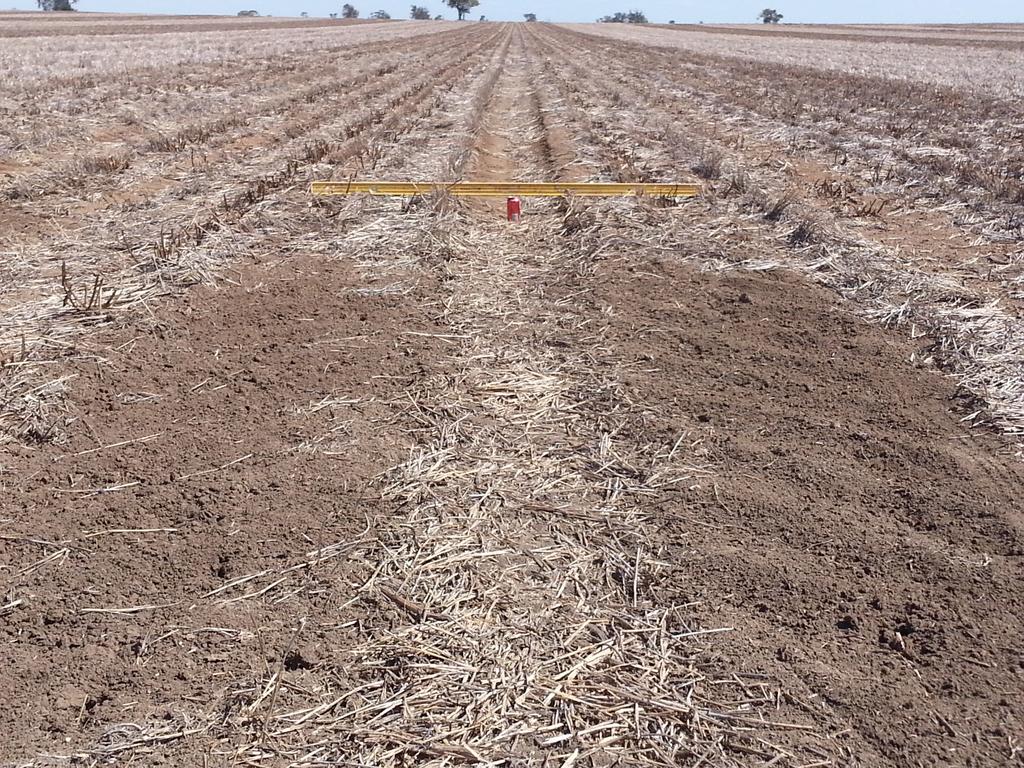 WCropW's tweet photo. Another Flatrac #wheeltrack #renovator nearly finished #CTF #notill
Placing stubble in track acts like reinforcing http://t.co/DmtQgfkqhZ
