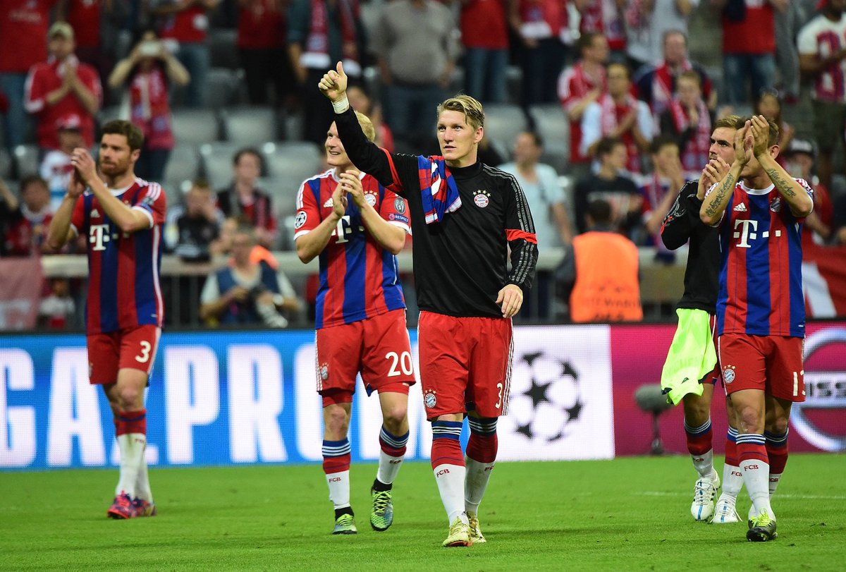 FCBayernEN's tweet photo. Still getting goosebumps the morning after - Here are some FANtastic pictures to start your day! #MiaSanMia http://t.co/0hxRZVWyUE