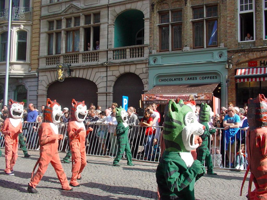 Atsuko Tibis フランス滞在ブログ 更新しました ベルギー イーペルの猫祭りに行った 猫 猫 猫 猫祭り のメイン パレードをご紹介です Http T Co Iu23uztoew 猫祭り イーペル ベルギー Http T Co W75b17tedi Twitter