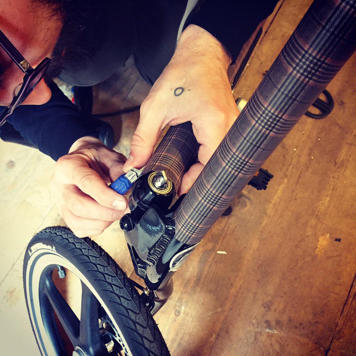 tagmidesign's tweet photo. man at work ;) the #strida #bike and our #fixyourbike #kit #Classic #Tartan #graphic #pattern. #coolbike #fashionbike http://t.co/rdL6JlT5u9