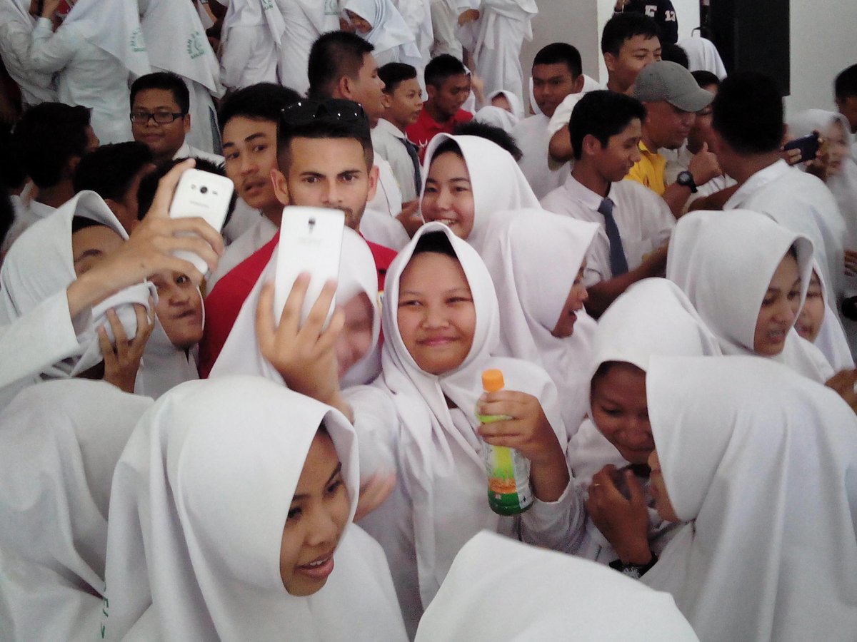 HMC_Banjarmasin's tweet photo. yang tadi hadir di @infoMAN2BJM Ayooooo Upload #MomentSelfie kalian bersama Bintang @PSBaritoPutera http://t.co/Io4m9Ja3Zy