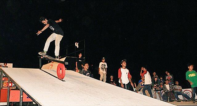 <a href="/wbwars/">Aris Triwibowo</a> - Fs Smith on Pro Jam Tour 2015 Malang #streetshredclub