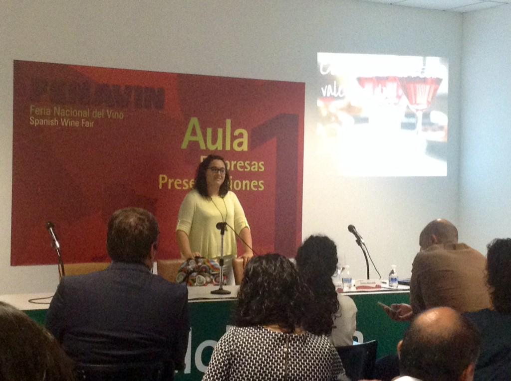 arriezuvineyard's tweet photo. Comenzamos el segundo día en @Fenavin_Oficial con la charla sobre marketing digital de @SIM_agencia #FENASim http://t.co/D6814NBBhg