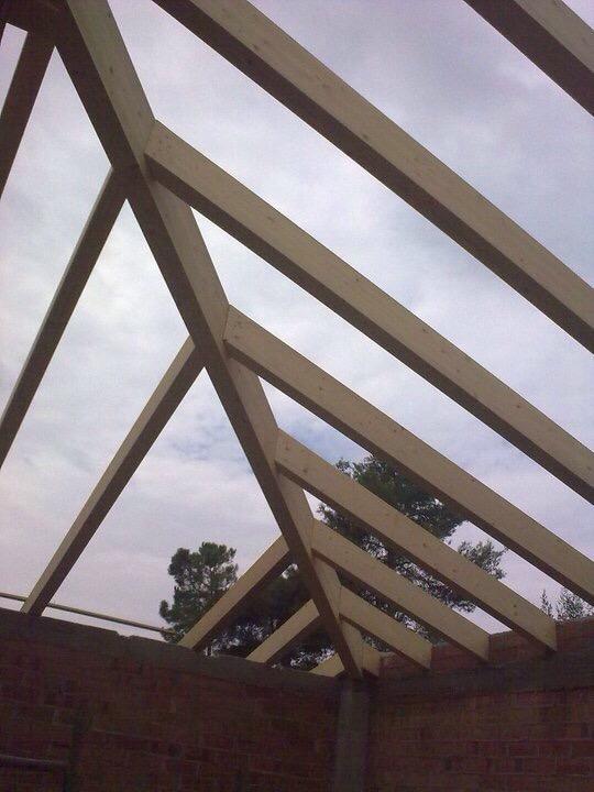 callerguestejas's tweet photo. Realizando cubiertas tanto estructuras de madera como,realización decolocacion,tejas y pizarra. http://t.co/KmAt38MJ9R