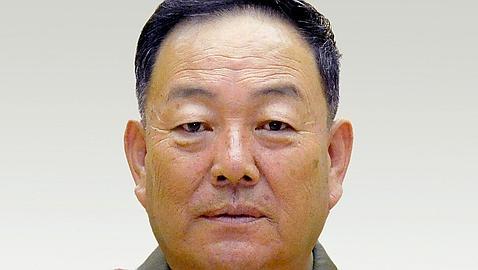 abc_es's tweet photo. Kim Jong-un ordena ejecutar al ministro de Defensa por quedarse dormido en un desfile http://t.co/cgCq5fEoxY http://t.co/xEwKDm7dFW