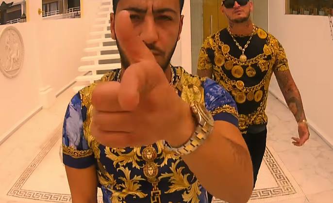Lacrim_Officiel's tweet photo. J'leur souhaite la mort par.... 🔫 http://t.co/E7bW1QXBdy