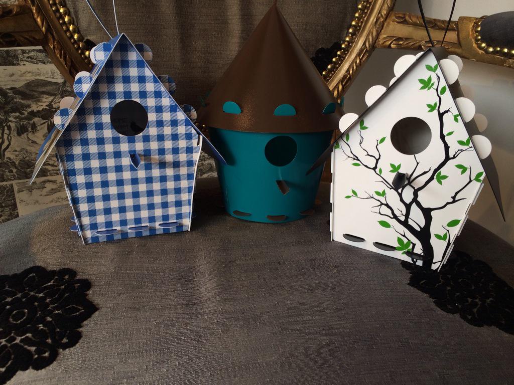 Topsysboutique's tweet photo. Pre-assembled plastic birdhouses now just £5!!! Less that half original price! Get them while they last! http://t.co/0VCgFWccbb